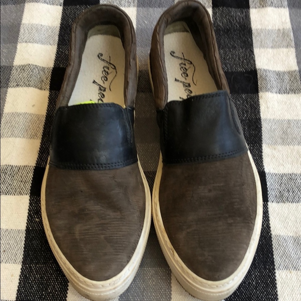 Pointy toe sneakers